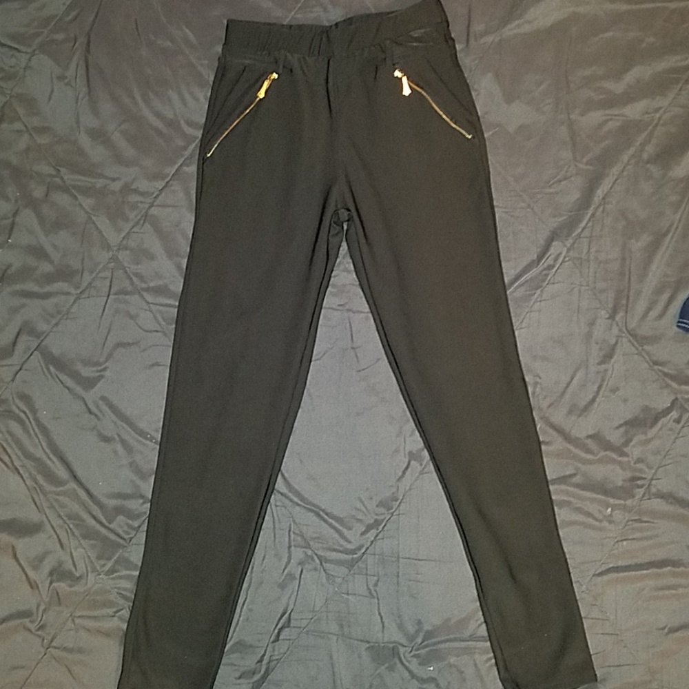 Black leggings size small. Skinny